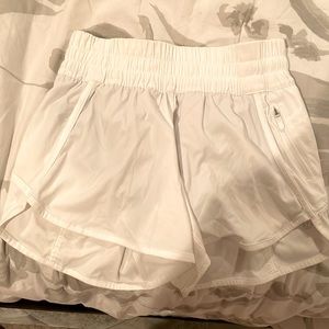 lululemon tracker shorts, low rise, lined 4 inch, size 4
